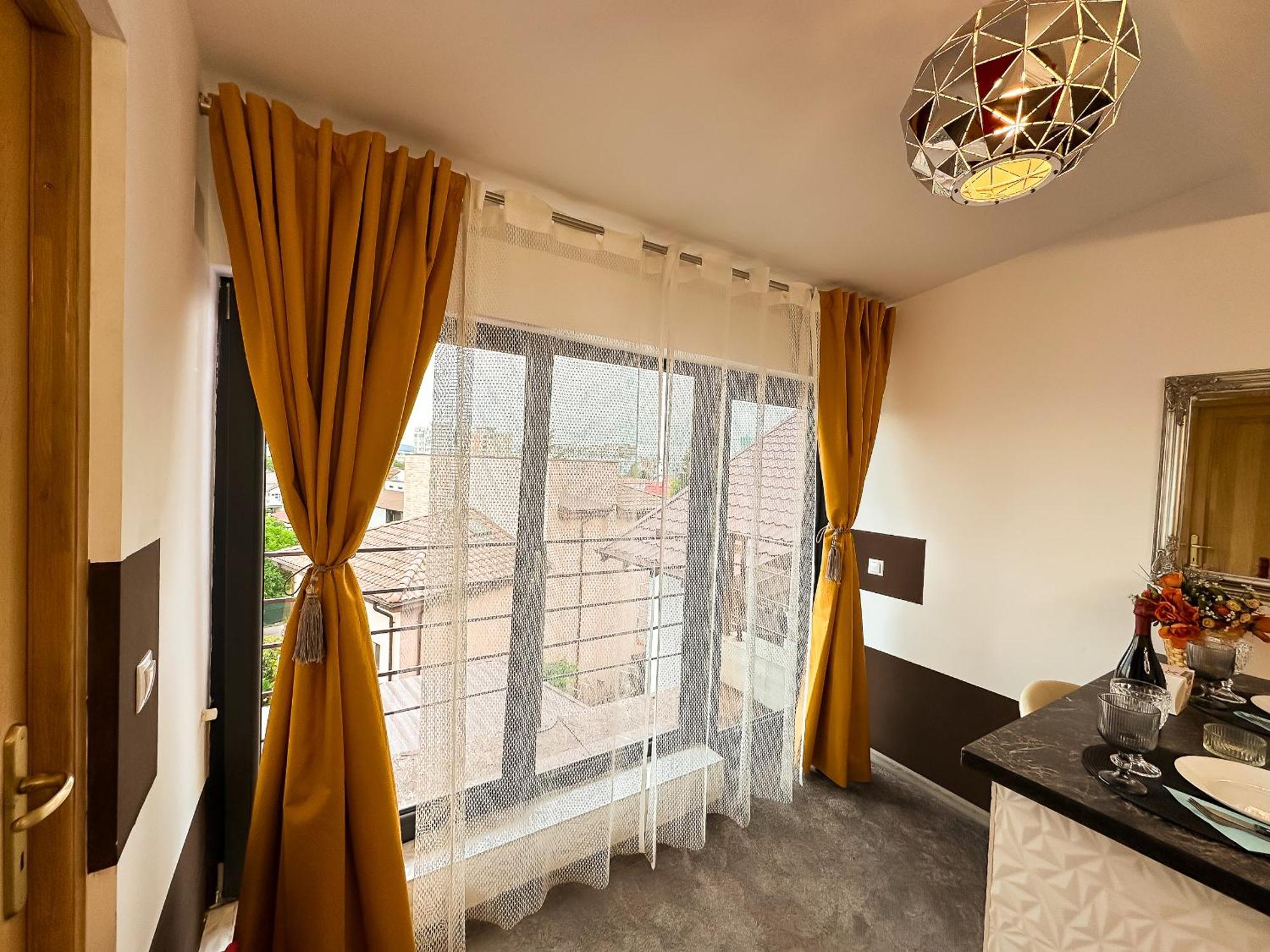The Royal - Studio With Balcony & Panoramic View 크라이오바 외부 사진